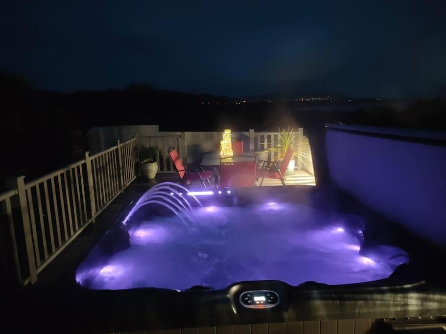 Blue Anchor House - Seaview, Hot Tub Apartments Exterior foto